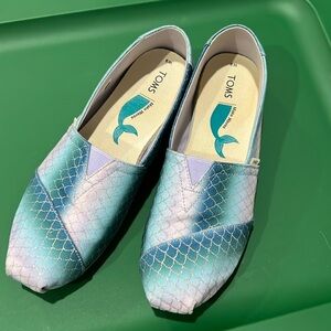 Women's mermaid Toms, size 9